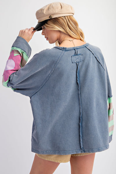 DENIM FLOWER PATCH TERRY KNIT WASHED PULLOVER