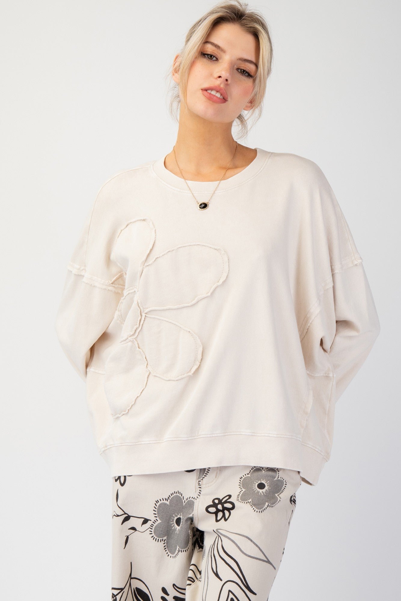 ECRU FLOWER PATCH WASHED TERRY KNIT PULLOVER