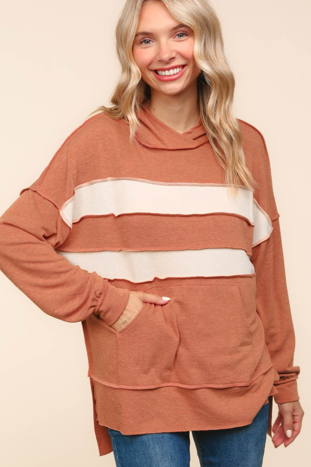 CURVY RUST COLOR BLOCK PULLOVER HOODIE WITH SIDE SLITS