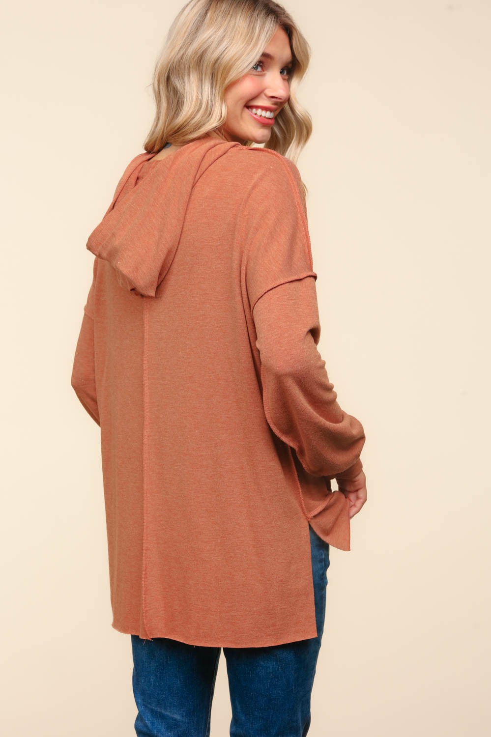 CURVY RUST COLOR BLOCK PULLOVER HOODIE WITH SIDE SLITS