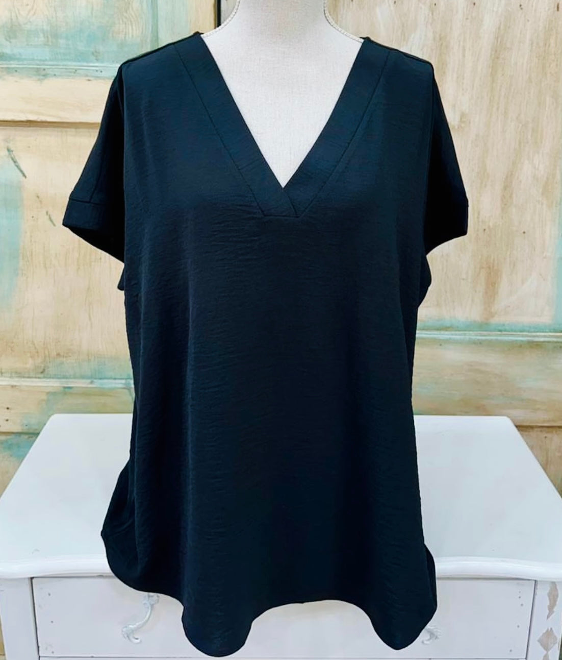 CURVY BLACK WOVEN AIRFLOW V-NECK HI-LOW HEM TOP Final Sale