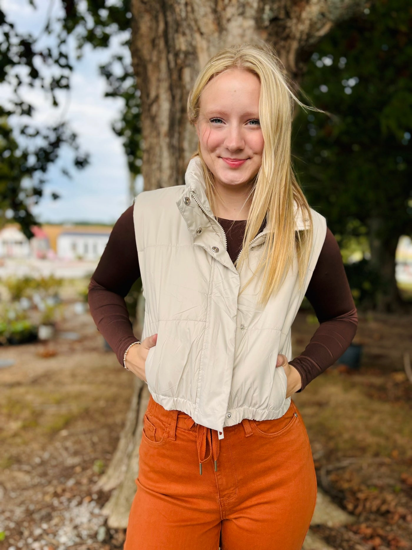 CREAM CROPPED ZIP UP PUFFER VEST