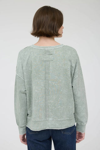 SC MOSS WASHED EXPOSED SEAM LONG SLEEVE KNIT TOP