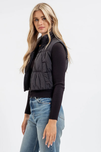 BLACK COLLARED ZIP UP CROPPED PUFFER VEST