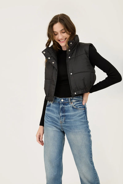 BLACK CROPPED ZIP UP PUFFER VEST