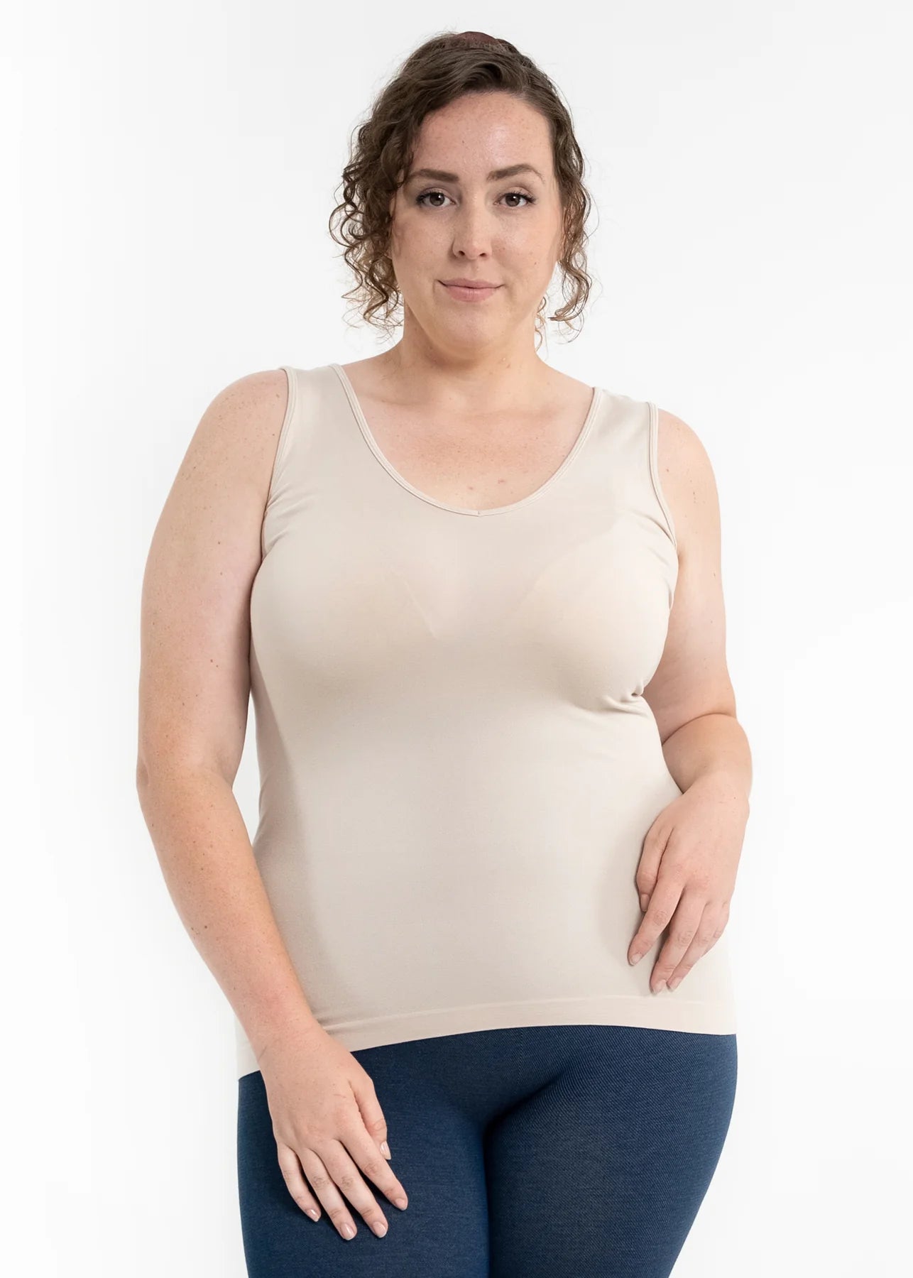 Curvy Sand Reversible Tank by Elietian