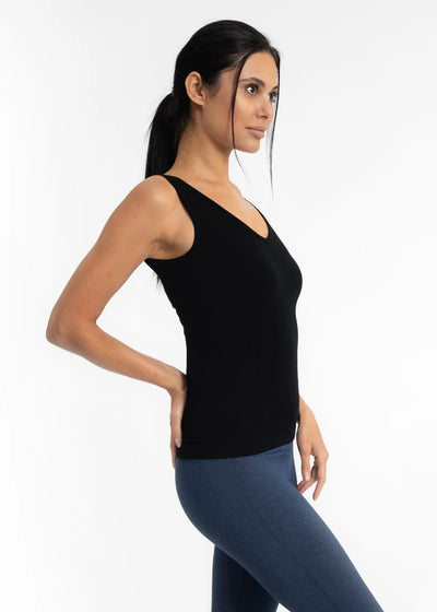 Curvy Black Ribbed Reversible Tank by Elietian