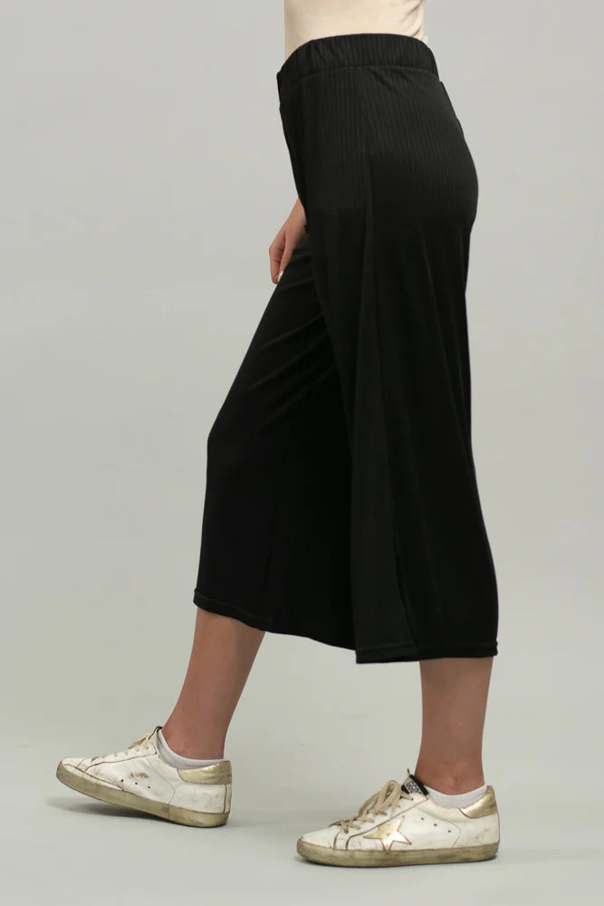 Black Pull On Ribbed Knit Gaucho Pant