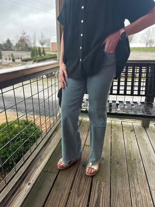 Acid Washed Fray Hem Pants in Teal