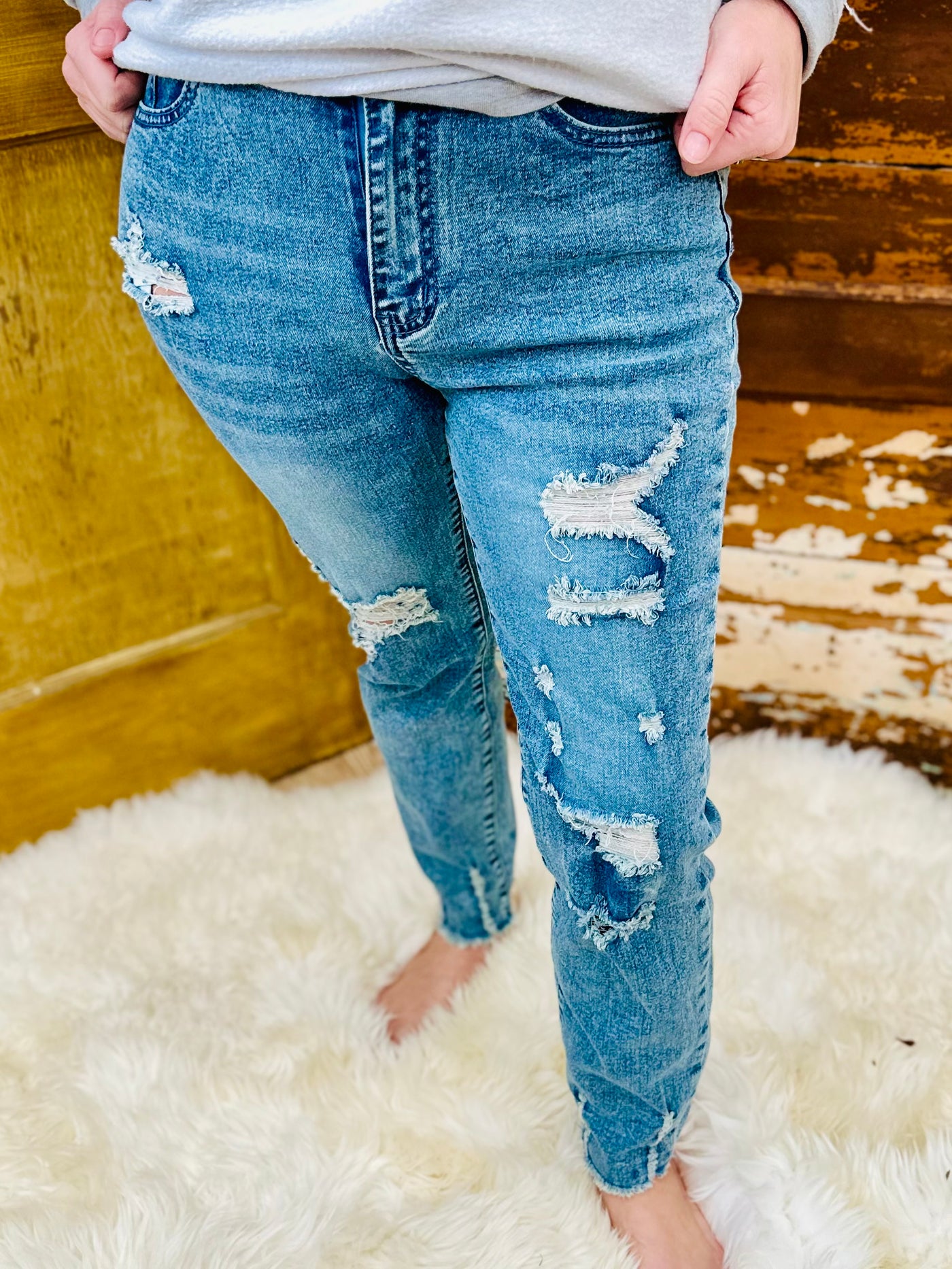 Distressed Raw Hem Jeans with Pockets