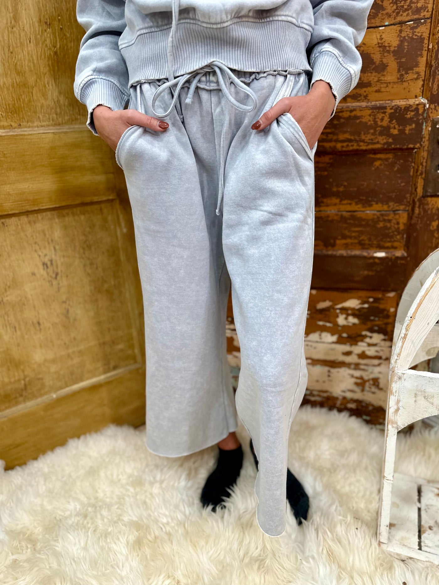 LIGHT GREY WASH FLEECE PALAZZO SWEATPANTS WITH POCKETS