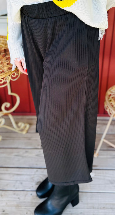 Black Pull On Ribbed Knit Gaucho Pant
