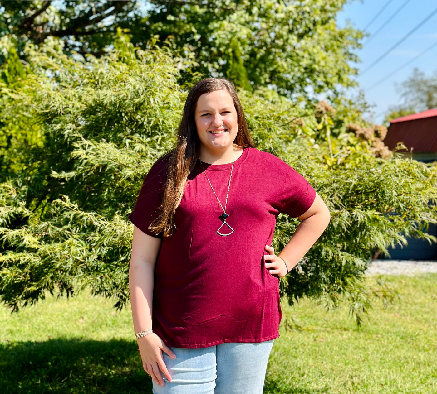 CURVY DARK BURGUNDY ROLLED SHORT SLEEVE ROUND NECK TOP WITH SIDE SLIT HIGH-LOW HEM