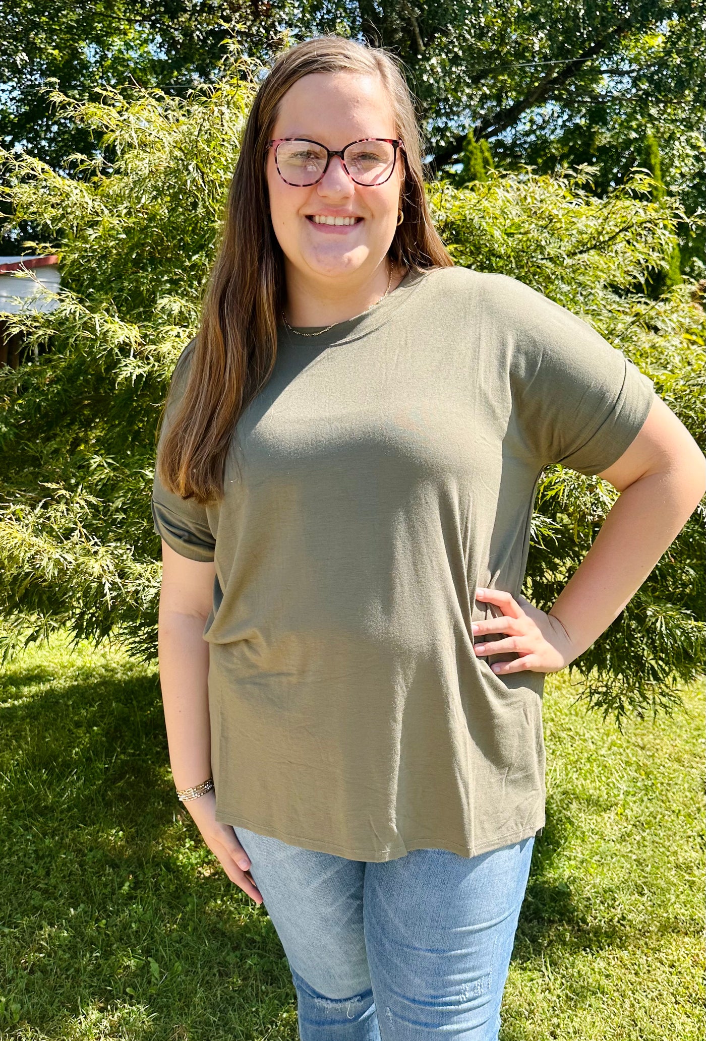 CURVY LIGHT OLIVE ROLLED SHORT SLEEVE ROUND NECK TOP WITH SIDE SLIT HIGH-LOW HEM