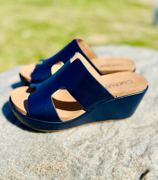 Corkys "Pucker Up" in Navy