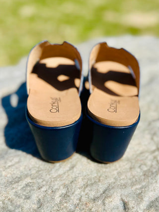 Corkys "Pucker Up" in Navy