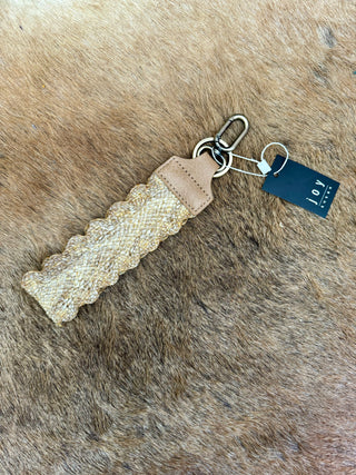 JOY SUSAN 1.6"" NATURAL SCALLOPED STRAW EASY FIND WRISTLET KEYCHAIN
