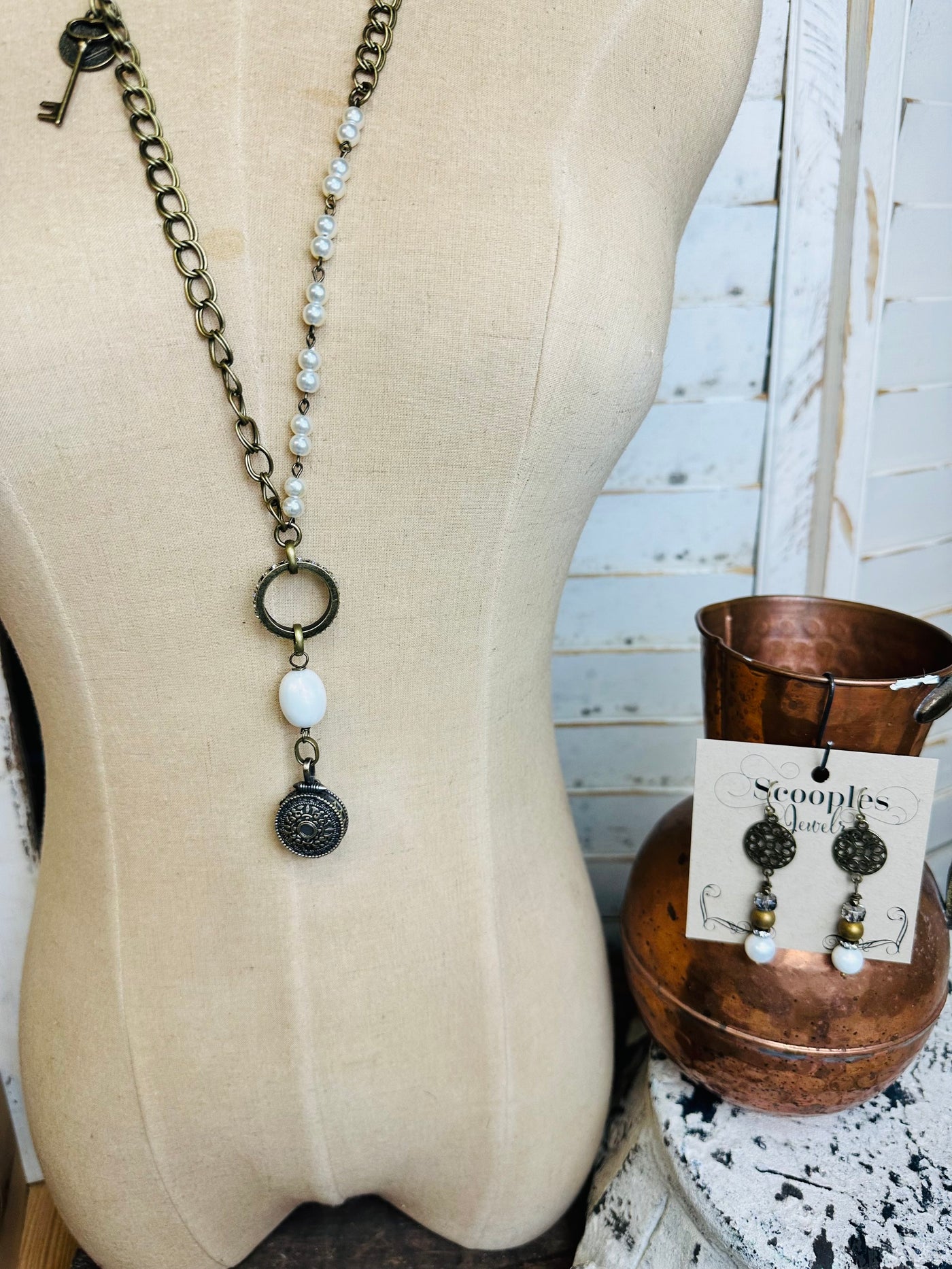 Scooples Vintage Pearl Locket Necklace
