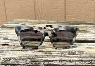 DIFF EYEWEAR ARIANA KOMBU + GREY GRADIENT