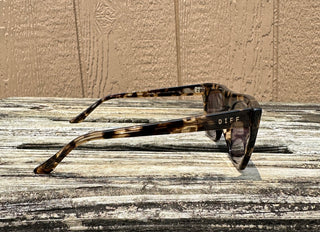 DIFF EYEWEAR AVRIL - ESPRESSO TORT + GREY