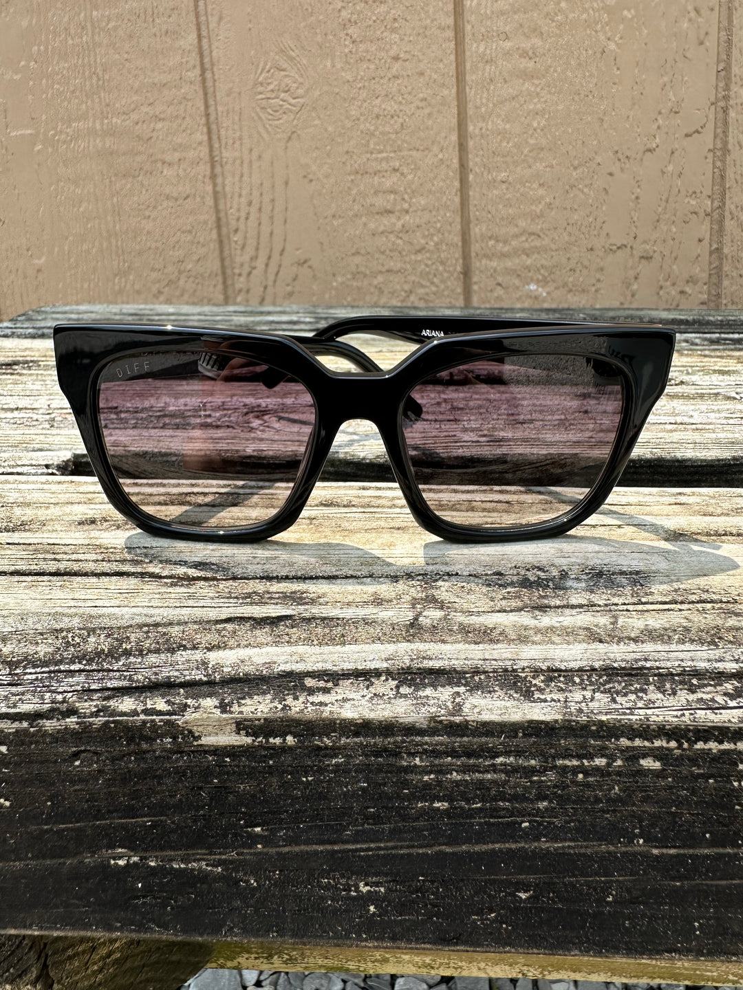 DIFF EYEWEAR ARIANA BLACK + GREY GRADIENT – Magnolia Too  display picture 3