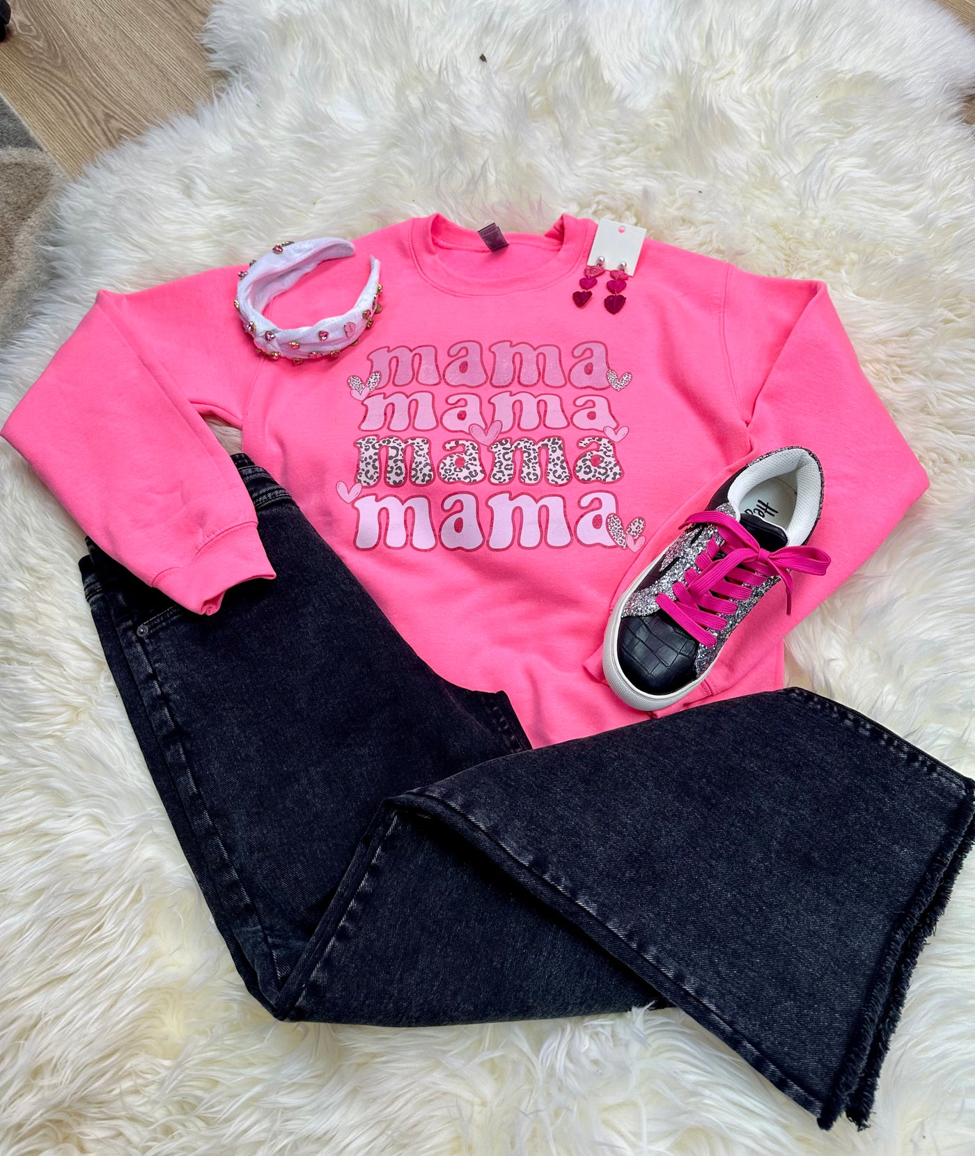 Mama Sweatshirt on Neon Pink