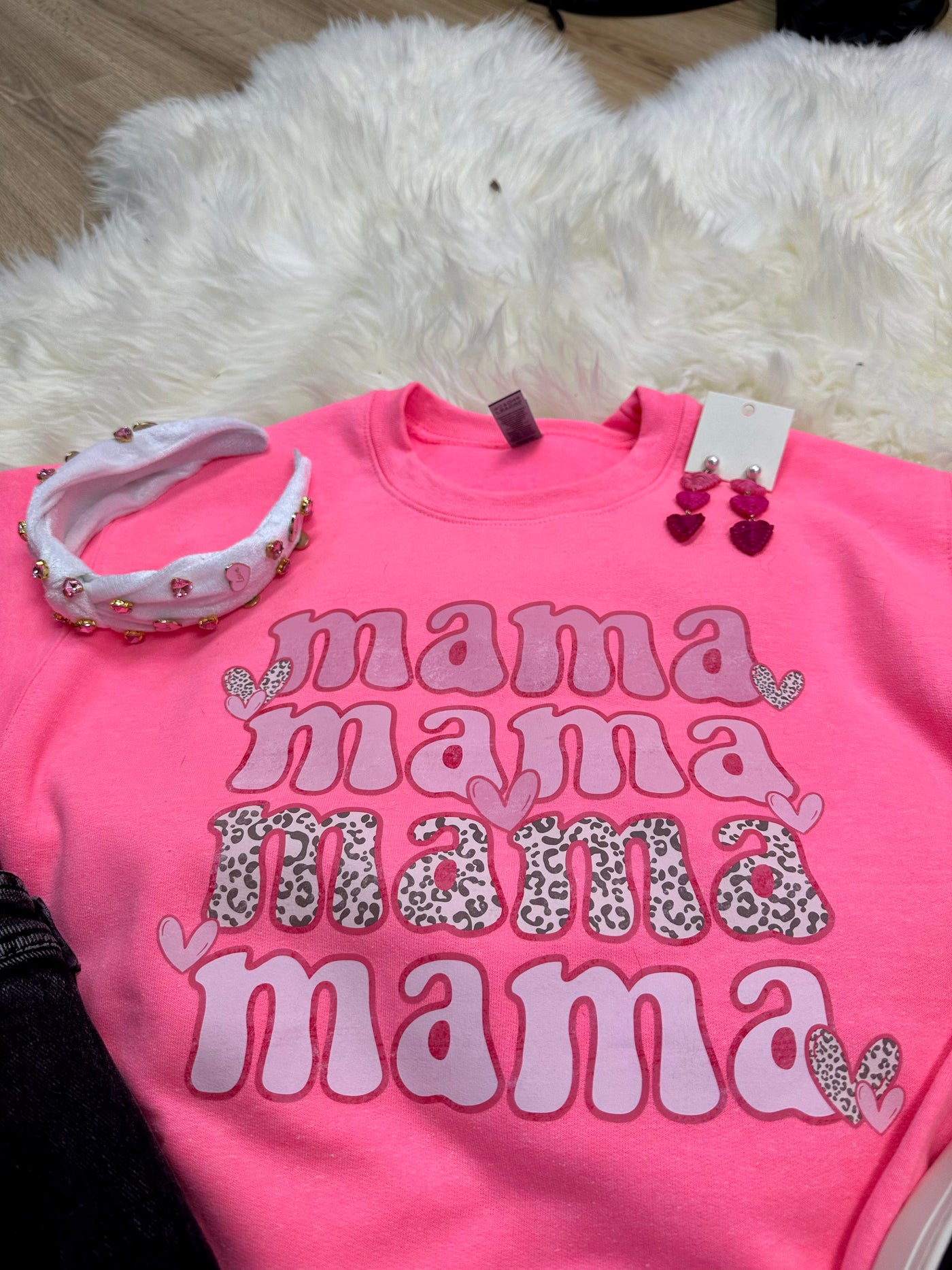 Mama Sweatshirt on Neon Pink