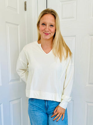 SC IVORY WASHED EXPOSED SEAM LONG SLEEVE KNIT TOP