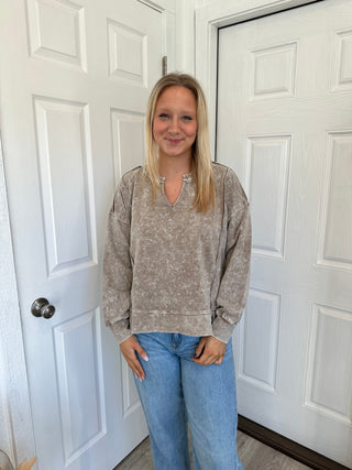 SC TAN WASHED EXPOSED SEAM LONG SLEEVE KNIT TOP