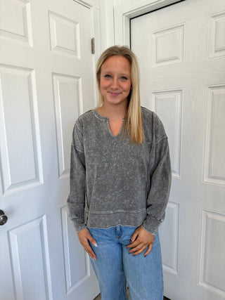 SC BLACK WASHED EXPOSED SEAM LONG SLEEVE KNIT TOP