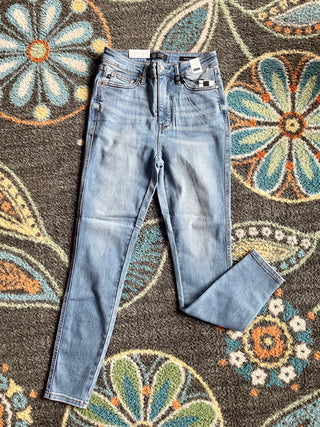 Judy Blue High Waist "Control Top" Skinny Jeans in Medium Wash