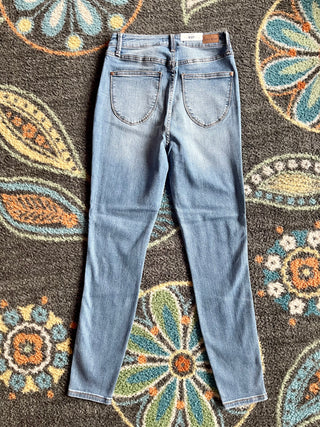 Judy Blue High Waist "Control Top" Skinny Jeans in Medium Wash