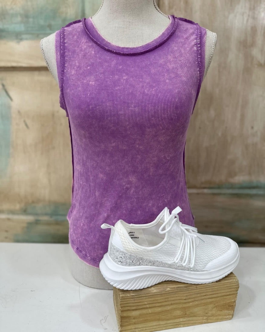 VIOLET WASHED RIBBED SLEEVELESS TANK TOP WITH EXPOSED SEAM