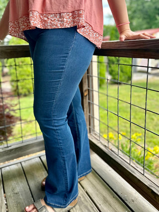 CURVY HYPERDENIM SUPER STRETCHY FLARE JEANS