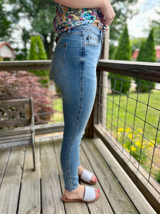 Judy Blue High Waist "Control Top" Skinny Jeans in Medium Wash