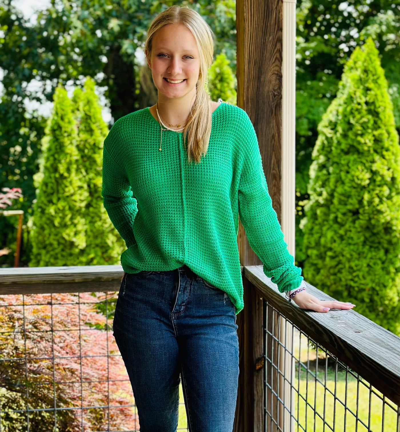 GREEN V-NECK WAFFLE KNIT SWEATER WITH SEAM