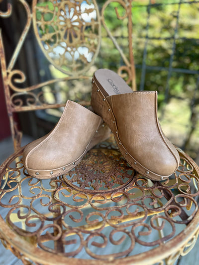 Corkys "Marley" Clog in Caramel