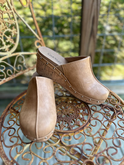 Corkys "Marley" Clog in Caramel