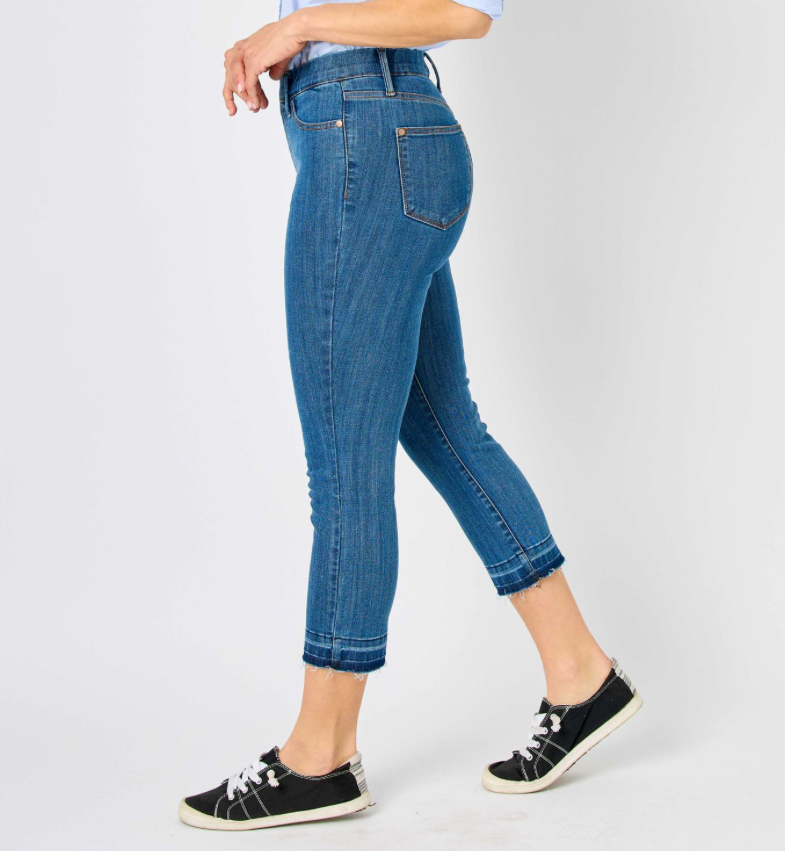 JUDY BLUE MEDIUM HIGH WAIST PULL ON CAPRI