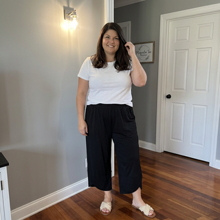 Curvy Black Elastic Waist Capri Pants