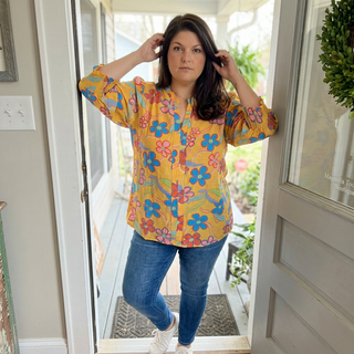 CURVY BANANA FLORAL/FLOWER PRINT PEACH BLOSSOM TOP