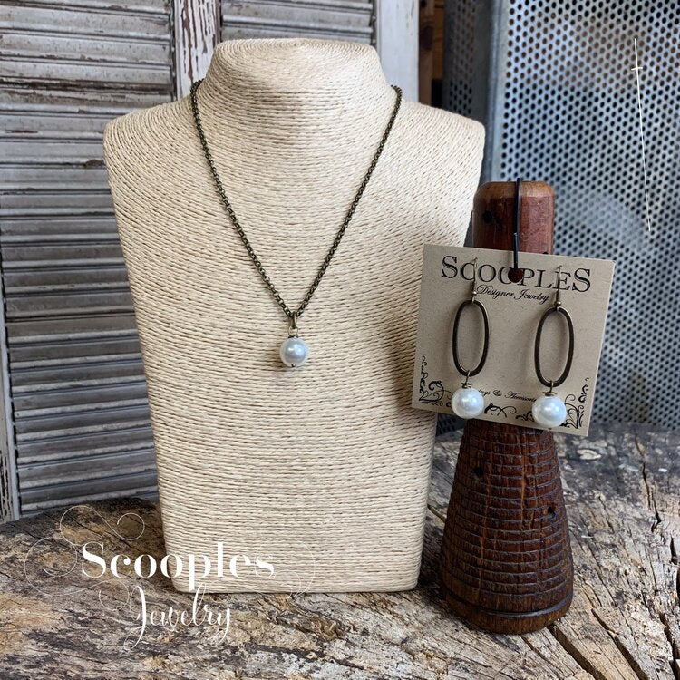 Bronze Pearl Necklace by Scooples
