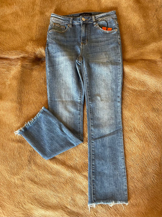 CURVY MID RISE RAW HEM STRAIGHT LEGS Final Sale