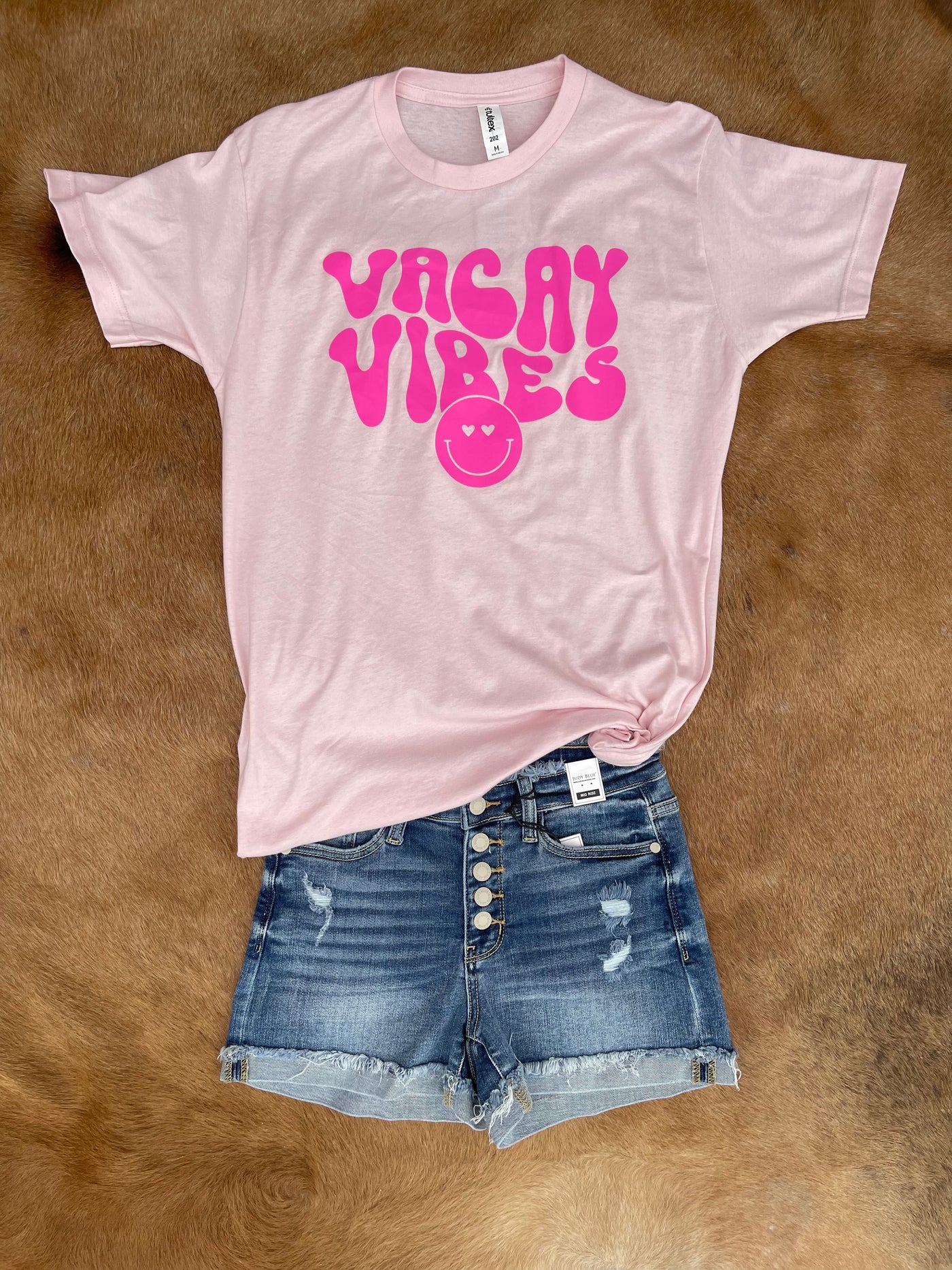 Vacay Vibes T-Shirt in Pink