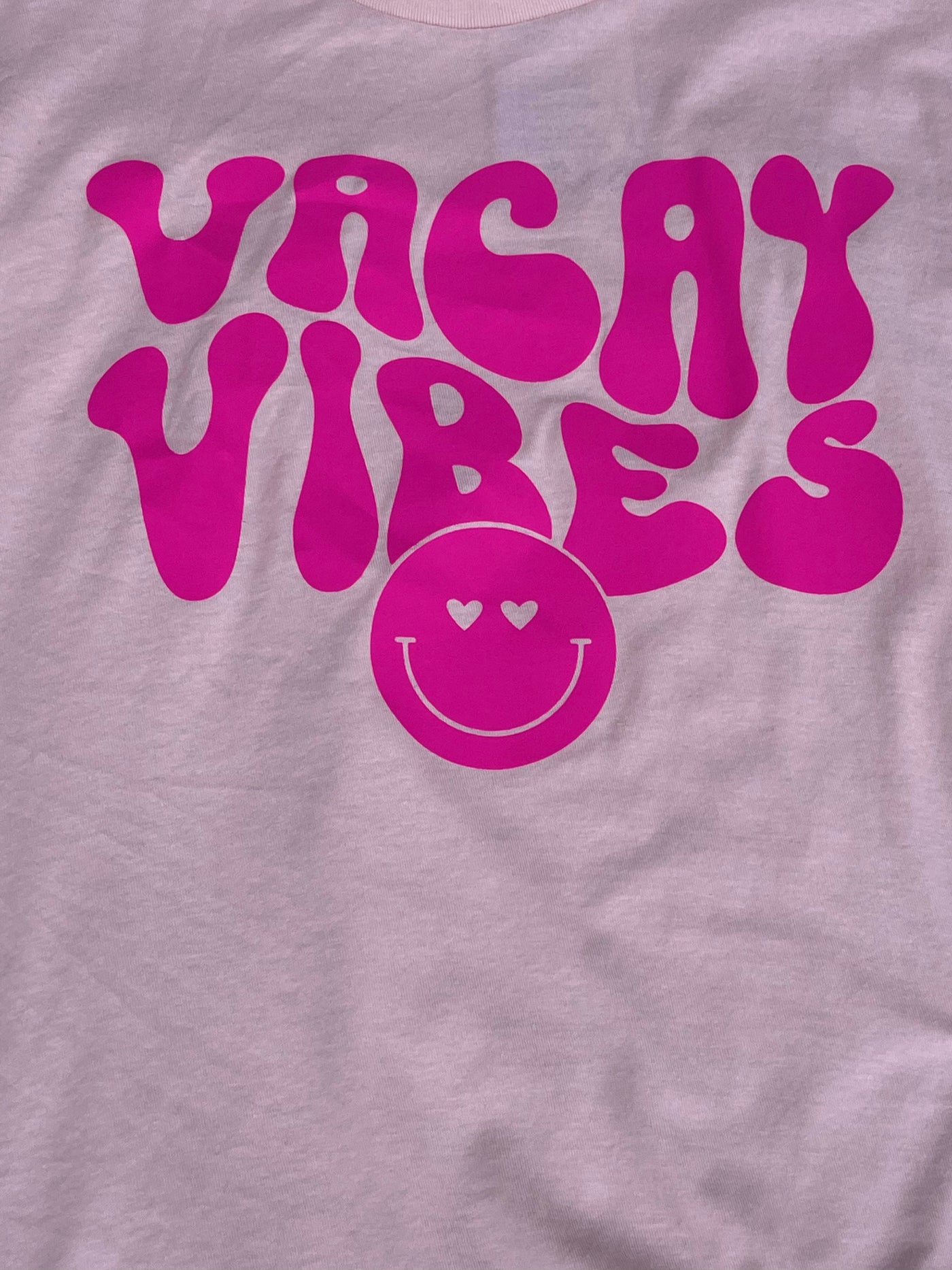 Vacay Vibes T-Shirt in Pink